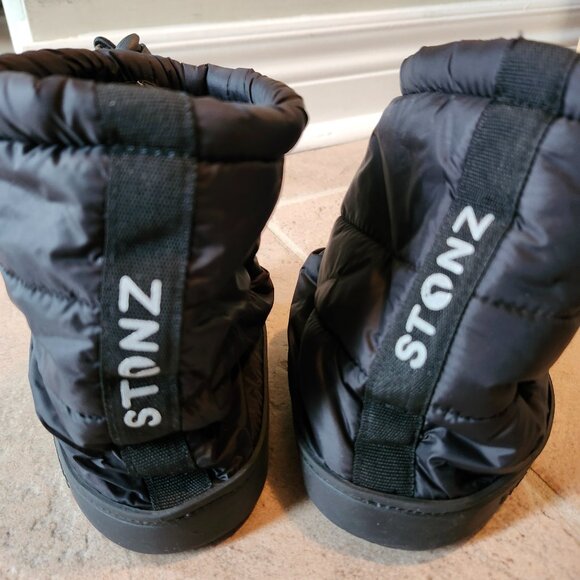 Stonz Winter Bundle: Stonz Baby Mitts Black and Stonz Puffer Booties Black - Picture 4 of 8